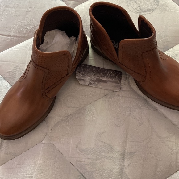 Roan Gossip Bootie Tan Nappa Leather size 8.5 NWT - Picture 2 of 5